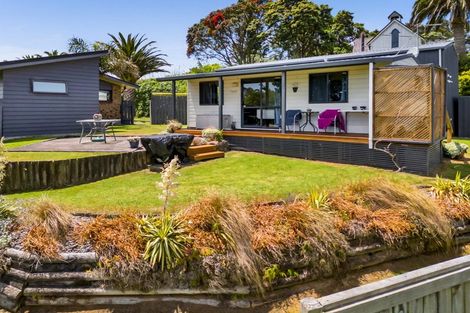 Photo of property in 2 Waireka Road, Omata, New Plymouth, 4374