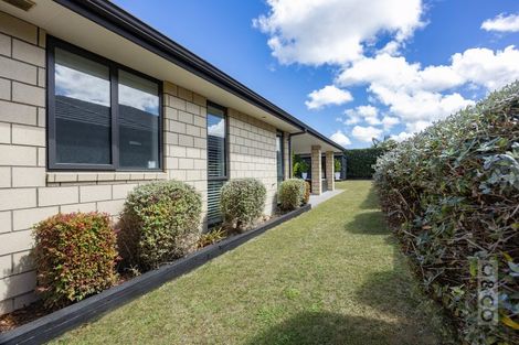 Photo of property in 10 Pohutukawa Parade, Riverhead, 0820