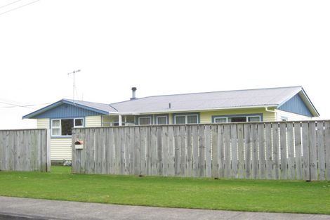 Photo of property in 11 Donnelly Street, Oakura, 4314