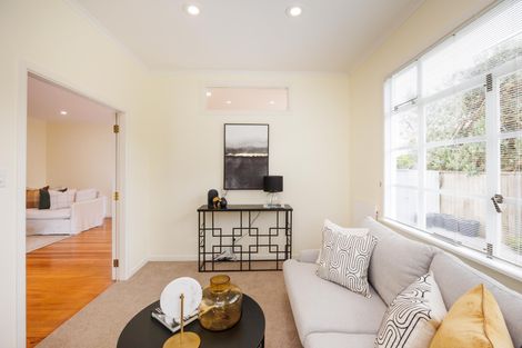 Photo of property in 215a Victoria Avenue, Hokowhitu, Palmerston North, 4410