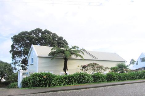 Photo of property in 48 Winara Avenue, Waikanae, 5036