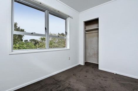 Photo of property in 34 Raymond Terrace, Northcote, Auckland, 0627