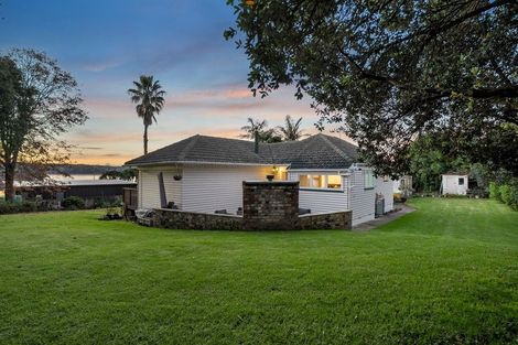 Photo of property in 44 Kiwi Esplanade, Mangere Bridge, Auckland, 2022