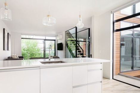 Photo of property in 2/22 Peterborough Street, Christchurch Central, Christchurch, 8013
