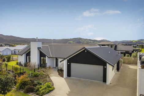 Photo of property in 1 Topping Place, Whitianga, 3510