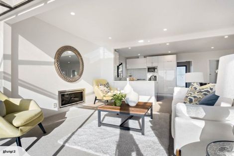 Photo of property in 1/31 Browns Bay Road, Browns Bay, Auckland, 0630