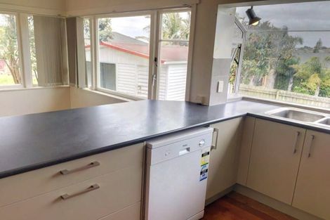 Photo of property in 2 Wyoming Avenue, Murrays Bay, Auckland, 0630
