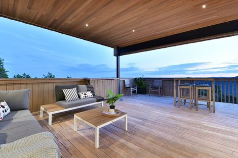 Photo of property in 240 Hillcrest Road, Wainui, 0931