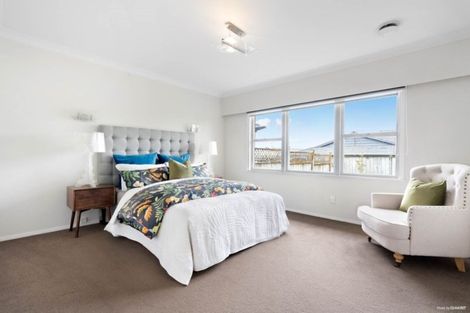 Photo of property in 36 Tupaki Place, Pakuranga Heights, Auckland, 2010