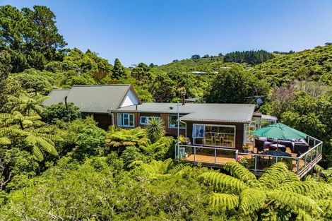 Photo of property in 60 Pomare Road, Tirohanga, Lower Hutt, 5010