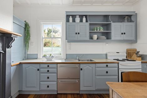 Photo of property in 95 Milton Road, Bluff Hill, Napier, 4110