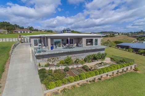 Photo of property in 6 Christine Drive, Coopers Beach, 0420