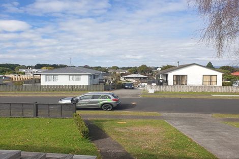 Photo of property in 40 Edgewater Parade, Waiuku, 2123