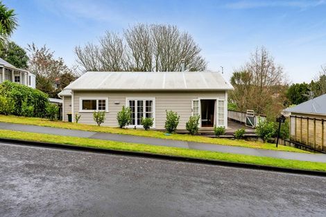 Photo of property in 11 Sycamore Grove, Lower Vogeltown, New Plymouth, 4310