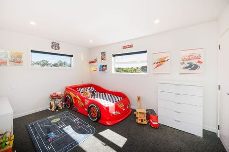 Photo of property in 37 Vaucluse Heights, Fitzherbert, Palmerston North, 4410