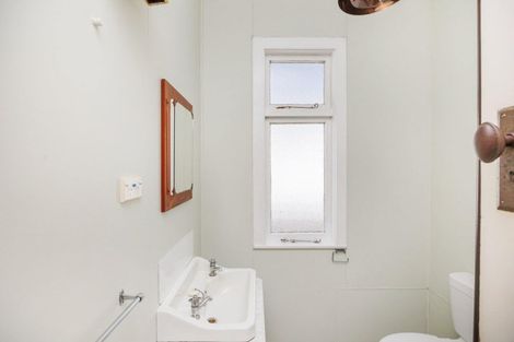 Photo of property in 1/4 Oxford Street, Hokowhitu, Palmerston North, 4410