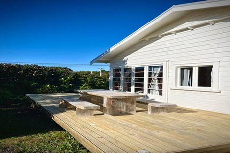 Photo of property in 20 Mcfarlane Street, Oakura, 4314