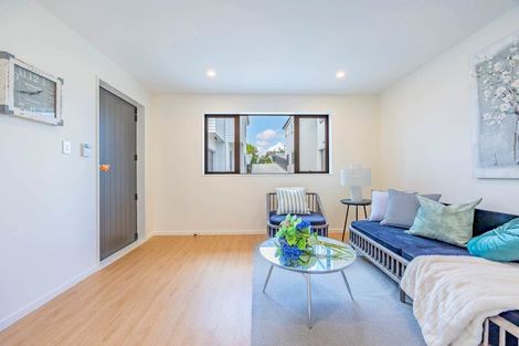 Photo of property in 37a Allington Road, Massey, Auckland, 0614