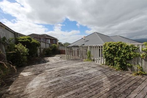 Photo of property in 59 Dress Circle, Newlands, Wellington, 6037