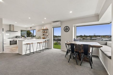 Photo of property in 9 Sandel Rise, Merrilands, New Plymouth, 4312