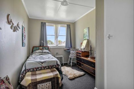 Photo of property in 1 Graham Street, Eltham, 4322