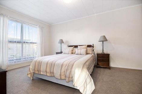 Photo of property in 2 Delamare Road, St Andrews, Hamilton, 3200