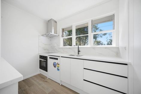 Photo of property in 194 Chivalry Road, Glenfield, Auckland, 0629