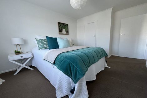 Photo of property in 22 Lyndfield Lane, Newlands, Wellington, 6037