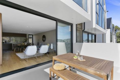 Photo of property in 75 Melbourne Road, Island Bay, Wellington, 6023