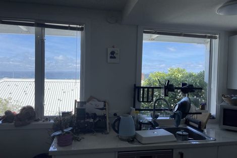 Photo of property in 92 Kelburn Parade, Kelburn, Wellington, 6012