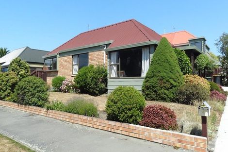 Photo of property in 4 Gatonby Place, Avonhead, Christchurch, 8042