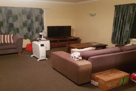 Photo of property in 27 Bellringer Crescent, Newlands, Wellington, 6037