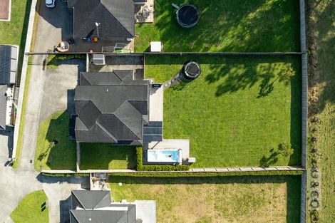 Photo of property in 11 Kahika Grove, Huapai, Kumeu, 0810