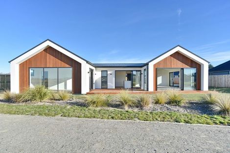 Photo of property in 17 Angus Place, Rangiora, 7400