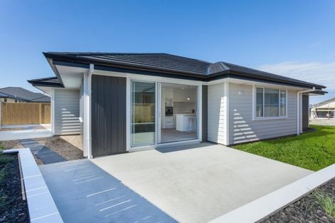 Photo of property in 33 Kotiate Street, Papamoa Beach, Papamoa, 3118