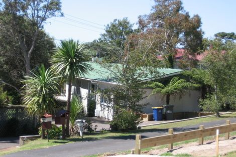 Photo of property in 11 Mayall Avenue, Beach Haven, Auckland, 0626