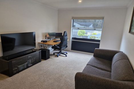 Photo of property in 64 Mettam Drive, Swanson, Auckland, 0614
