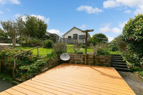 Photo of property in 16 Stewart Drive, Newlands, Wellington, 6037