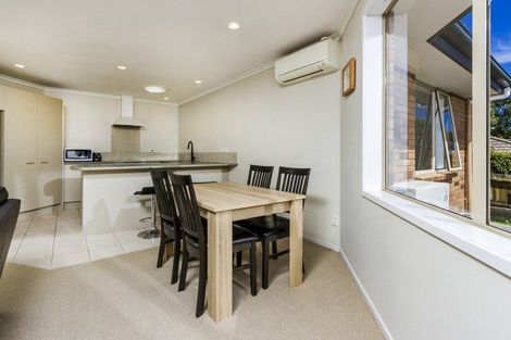 Photo of property in 5 Sunvista Avenue, Oteha, Auckland, 0632