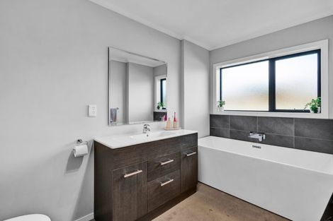 Photo of property in 24 Mahoetahi Road, Sentry Hill, Waitara, 4382