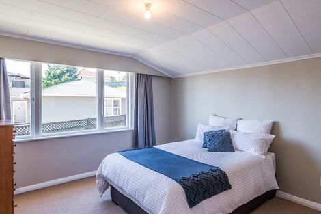 Photo of property in 36 Horokiwi Road West, Newlands, Wellington, 6037