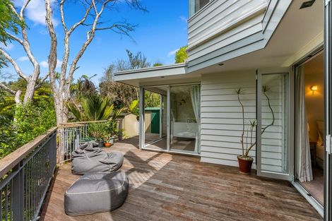 Photo of property in 12b Parr Terrace, Castor Bay, Auckland, 0620