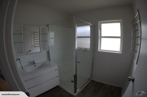 Photo of property in 2 Hereford Street, Te Atatu Peninsula, Auckland, 0610