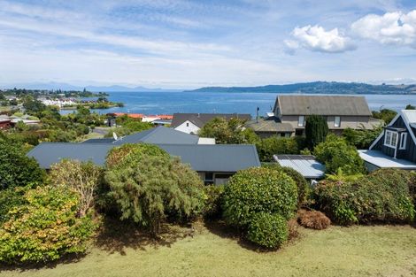 Photo of property in 16 Harvey Street, Waipahihi, Taupo, 3330
