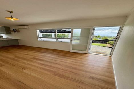Photo of property in 3 Hartley Terrace, Massey, Auckland, 0614
