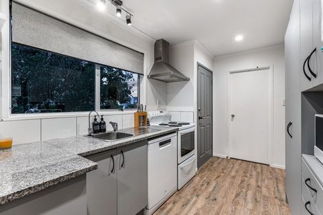 Photo of property in 2 Katrina Place, Massey, Auckland, 0614