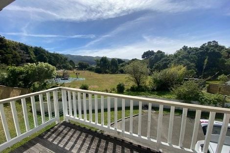 Photo of property in 3b Peckham Grove, Tawa, Wellington, 5028