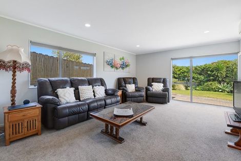 Photo of property in 1326 Whangaparaoa Road, Army Bay, Whangaparaoa, 0930