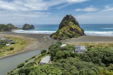 Photo of property in 14 Garden Road, Piha, 0772