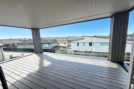 Photo of property in 23 Kerekin Drive, Oteha, Auckland, 0632